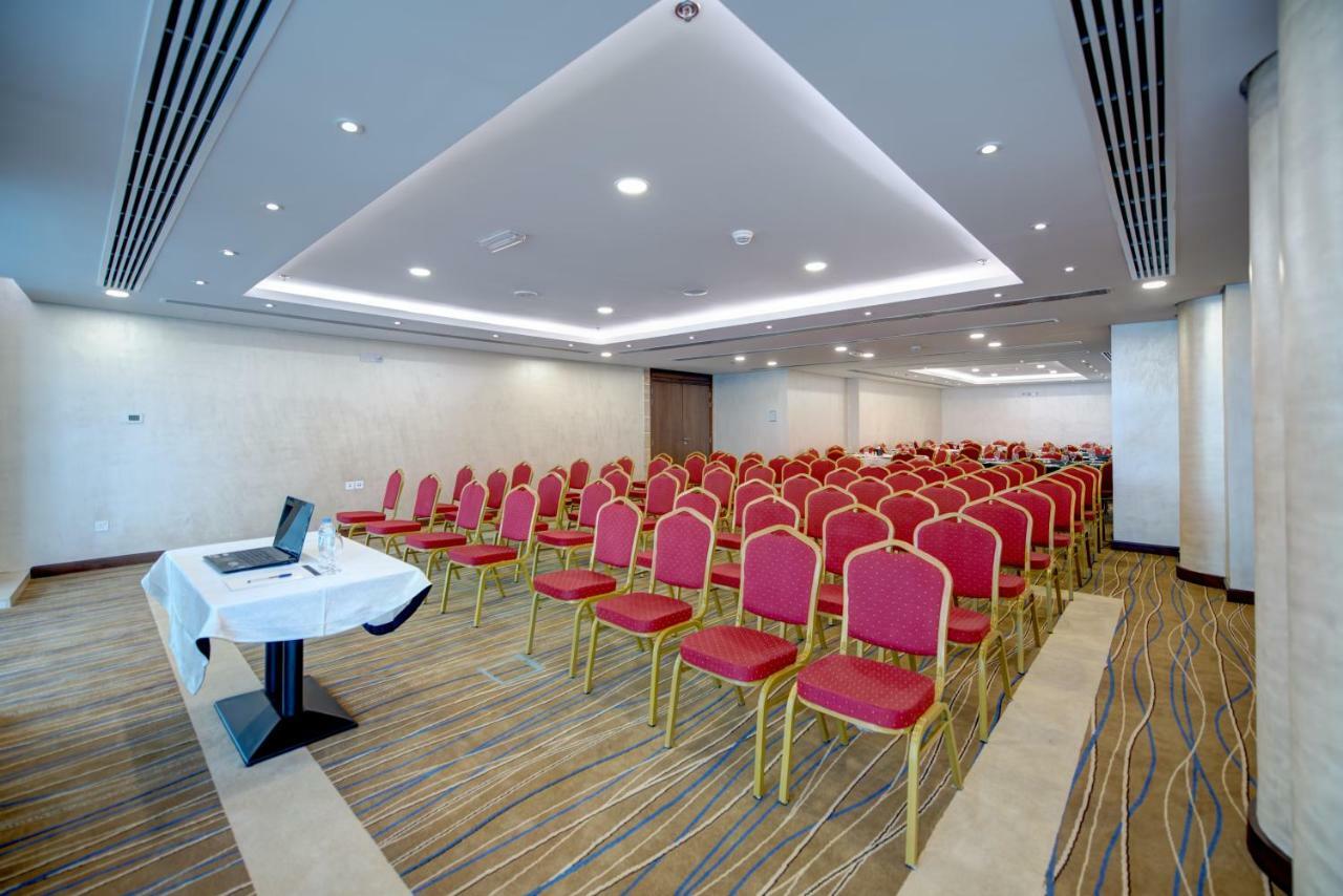 Center Hotel Sharjah Exteriör bild